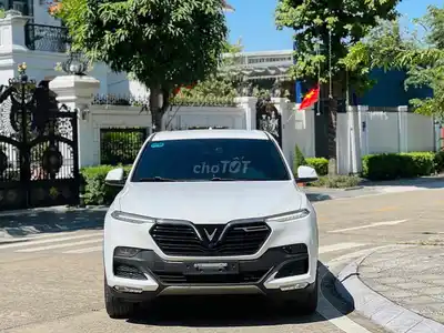VinFast Lux SA 2019 Base белый 50000 км