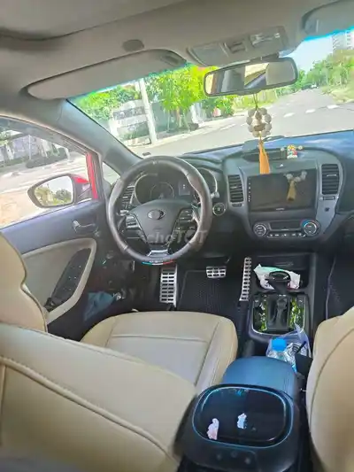 Kia Cerato 2017 1.6AT люк красный