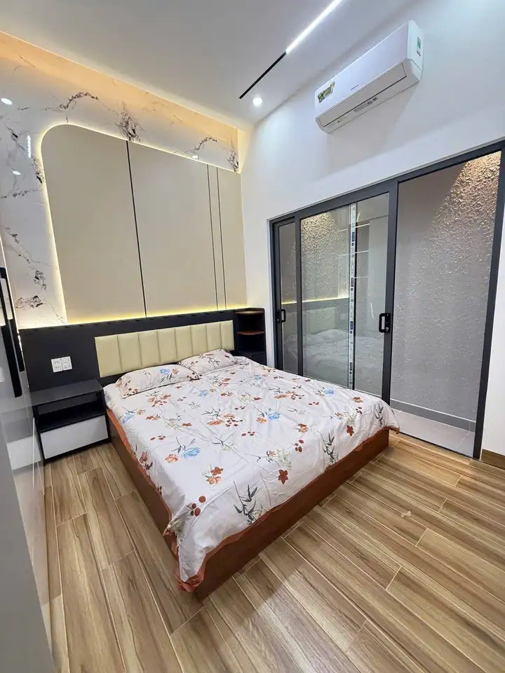 Аренда дома 3 этажа, 3 спальни, 4 WC, 64 м²