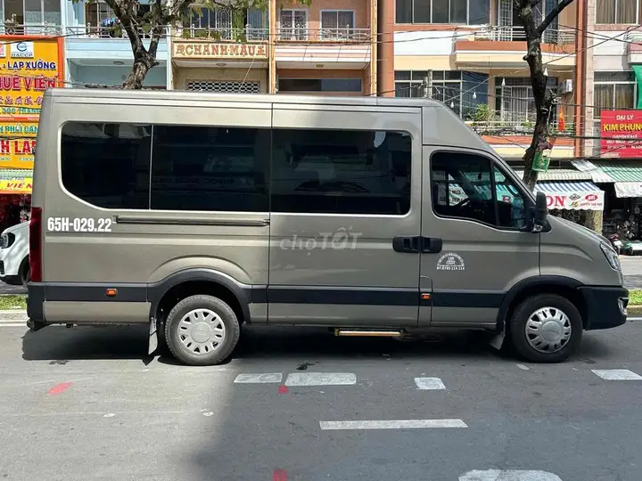 Продажа 2 автобусов Iveco Daily, 16 мест, золотистый песок
