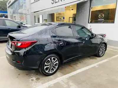 Mazda 2 2018 1.5 AT 80 000 км чёрный