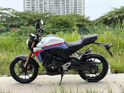 Honda CB300R 2011 11.000 км бело-красно-синий
