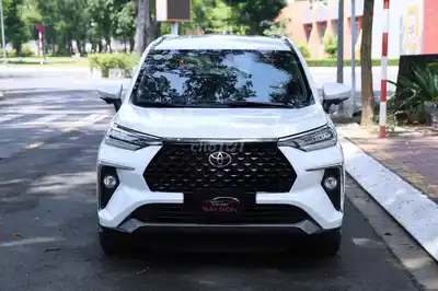 Toyota Veloz Top 2023 Белый 7 мест 50 тыс. км