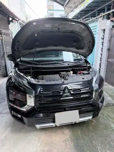 Mitsubishi Xpander Cross 2023 чёрный 46000 км