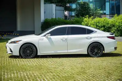 Lexus ES250 модель 2020 года Чрезвычайно красивый жемчужно-белый