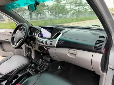 Mitsubishi Triton 2009 дизель механика серебристый