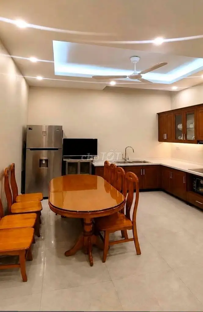 Дом на ул. Ту Динь, 50 м², 5 этажей, въезд для авто