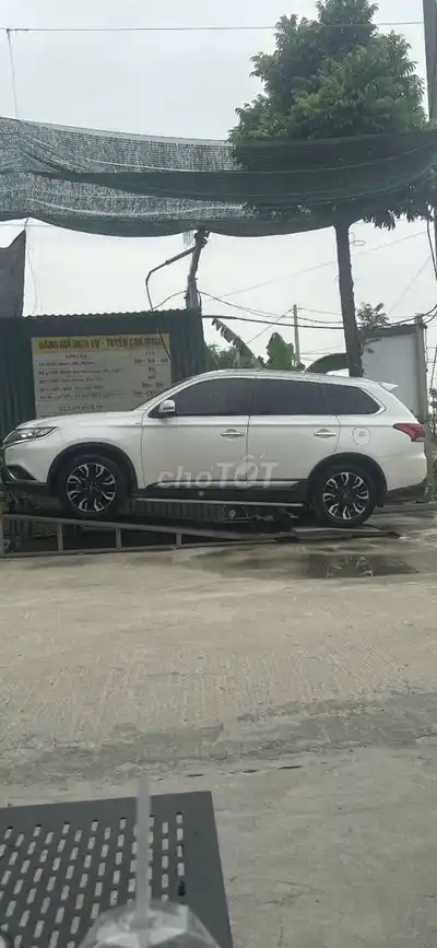 Mitsubishi Outlander Белый