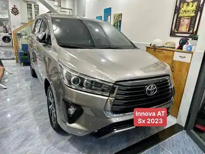 Toyota Innova 2023 G 28 200 км