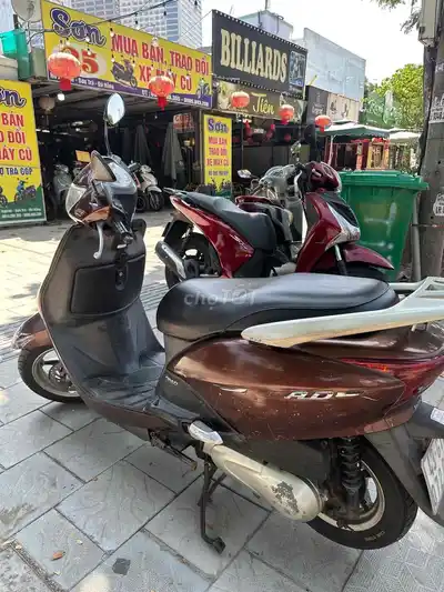 Honda Lead Fi с оригинальным кольцом.
