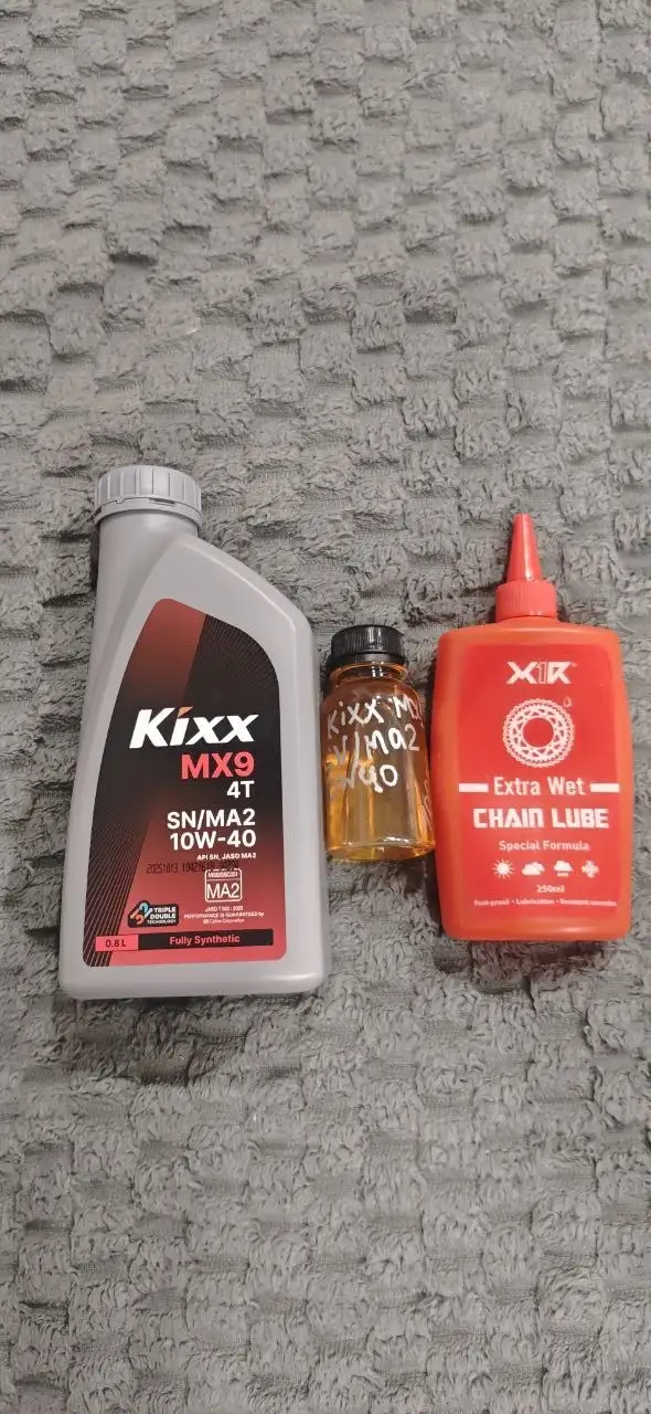 Масло Kixx mx 9 10w40 + смазка для цепи