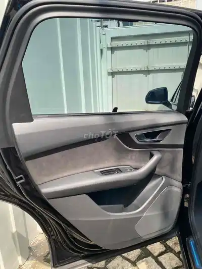 Audi Q7 2016 Черный 27000 км