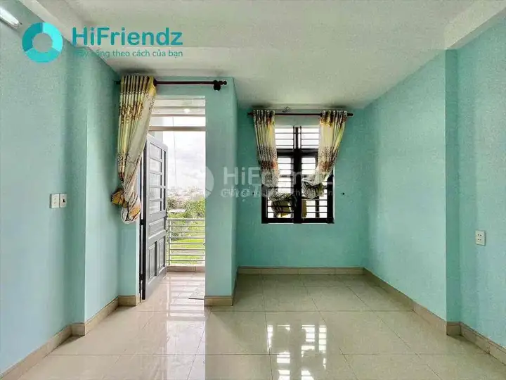 Сдается комната с балконом и окном на крышу, очень просторно и прохладно