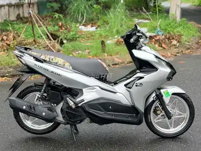 Honda Air Blade, 2 клапана, серебристый Porsche, хромированные диски