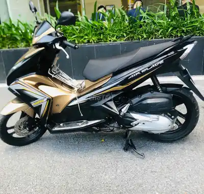 Honda Airblade 125, золотисто-черный, с большим ключом