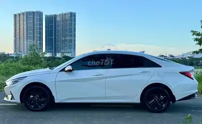 Hyundai Elantra 2025 1,6 л, специальный белый