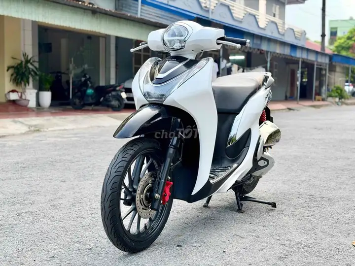 Honda SH Mode 12 000 км красно-черный