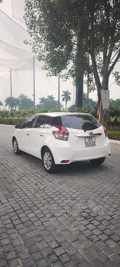Toyota Yaris автомат, 5 мест, бензин, белый