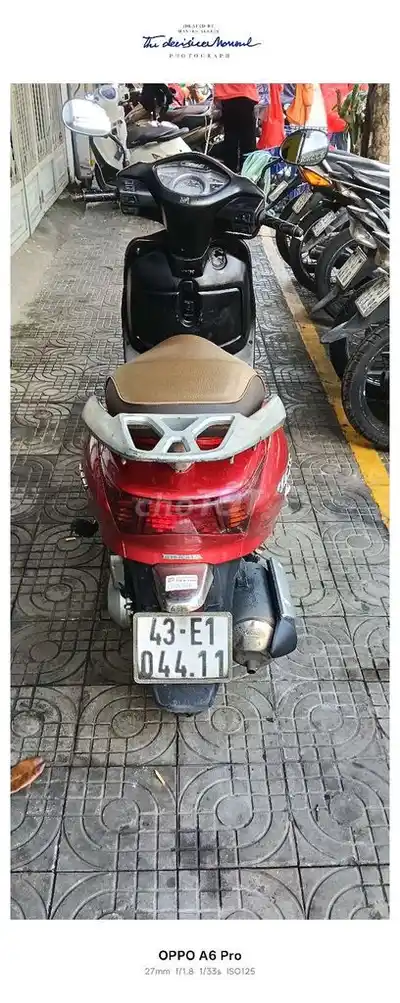 Honda Lead красного цвета