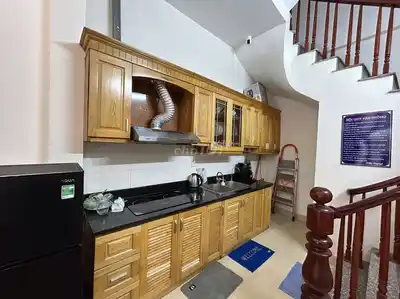 5-этажный дом для офиса/проживания, 30м2/этаж, рядом с Ho Guom Plaza