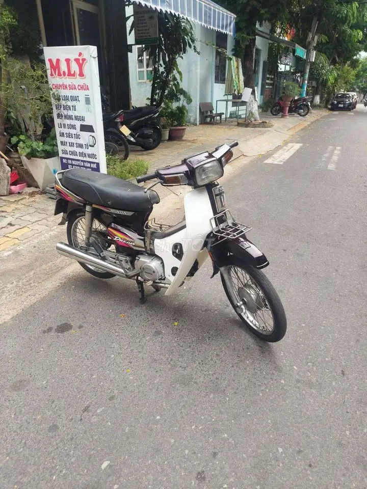 Китайский Honda Dream, коричнево-белый, госномер 43