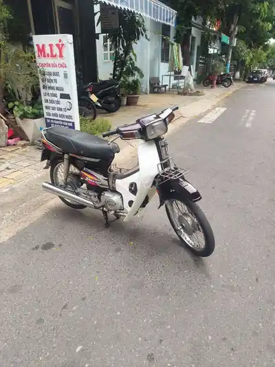 Китайский Honda Dream, коричнево-белый, госномер 43