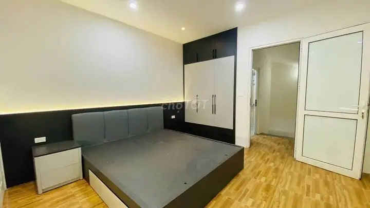 Bán nhà 30m2 3 tầng 6.x tỷ, ngõ ô tô, gần trường Việt Pháp - Bồ Đề