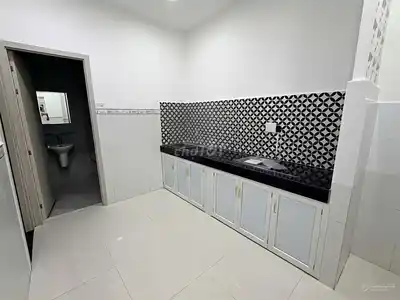 Дом в переулке для авто, большая площадь, 4 спальни рядом с перекрёстком Bình Phước