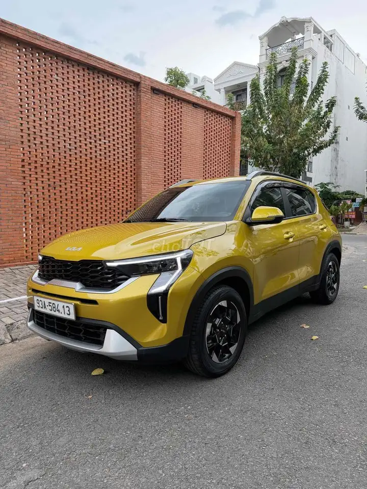KIA Sonet 2025 1.5 Luxury Желтый 8000 км