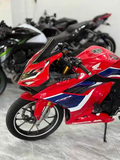Honda CBR150R ABS с первоначальным взносом 7.000.000
