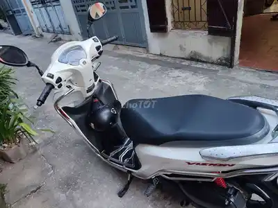 Продажа белого скутера Honda Vision