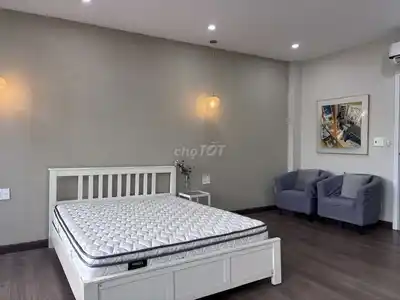 Таунхаус в Q2 Lakeview City, 1 этаж, 3 уровня, 5 спален, мебель, готов к заселению