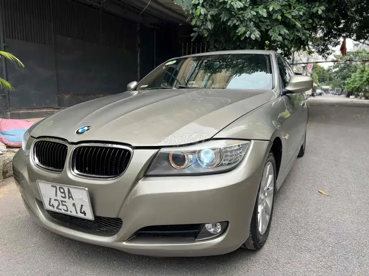 BMW 320i Sedan 2010