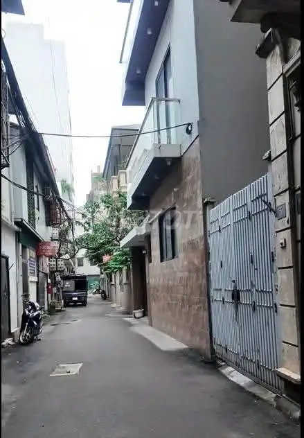 Cho thuê nhà 40m2 x 5 tầng, ô tô vào cửa, Ba Đình