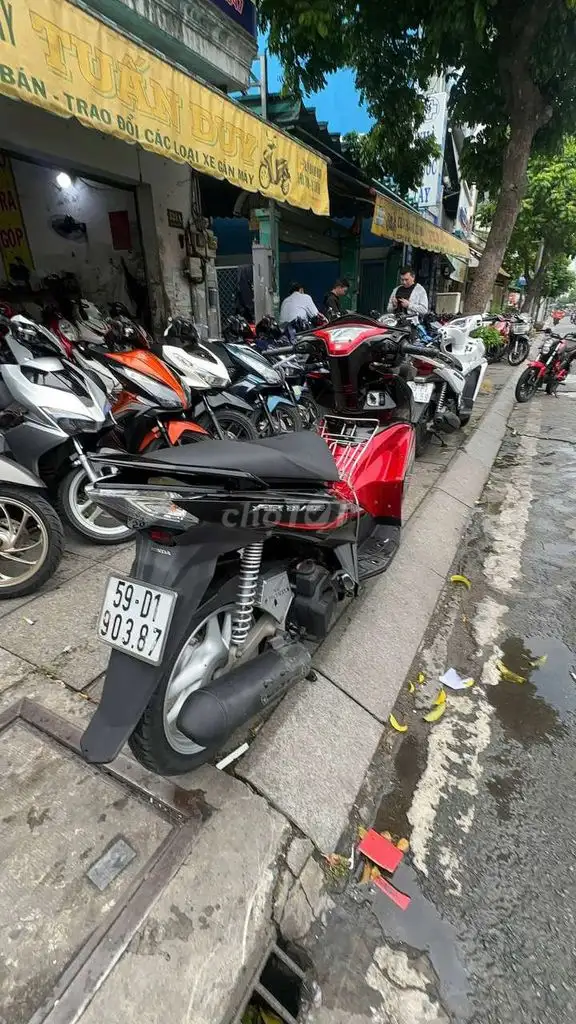 Honda Air Blade 2014 Красно-черный состояние 90%