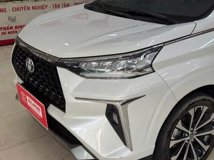 Toyota Veloz Cross, 7 мест, белый