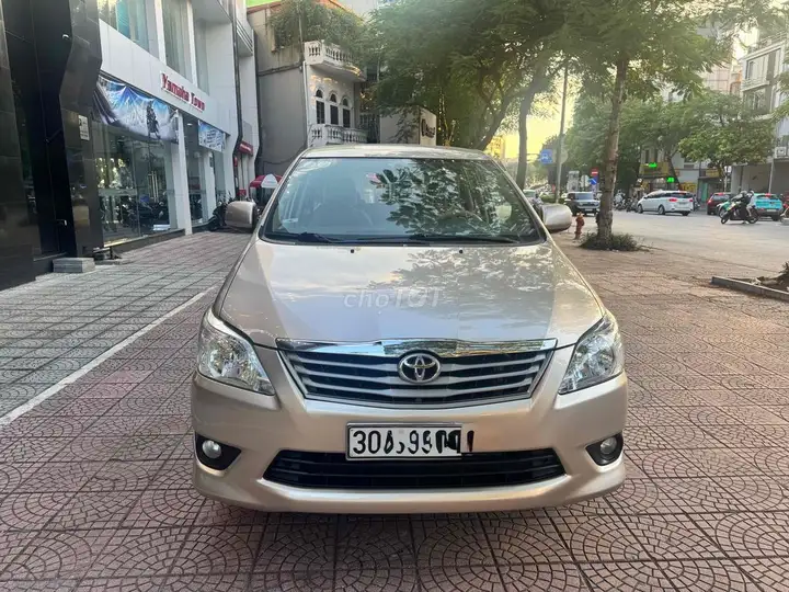 Toyota Innova 2.0 G 2014, АКПП, песочно-желтый