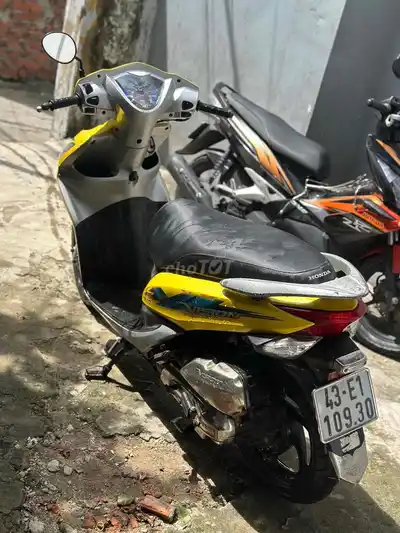 Honda Vision 2012, жёлтый