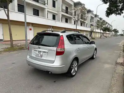Hyundai i30 CW 2009 серебристый