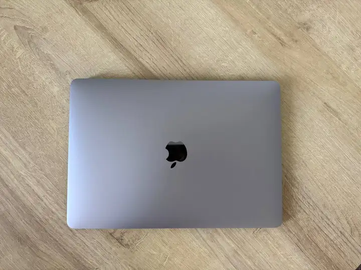 MacBook Air M1 8/256 GB