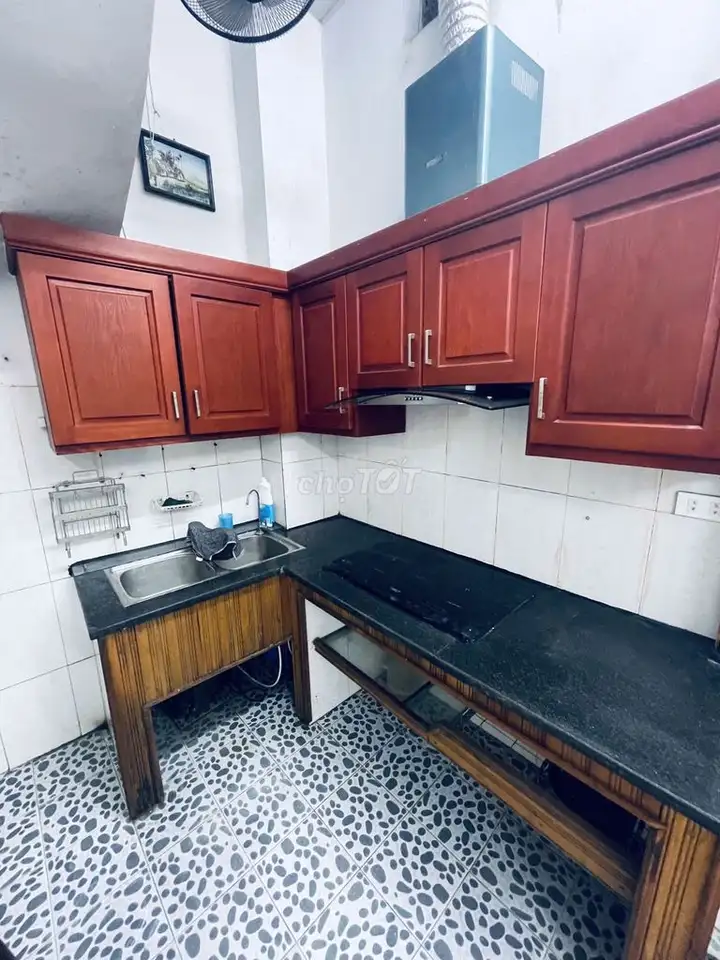 Дом на улице Тейшон, 30м² х 3 этажа, хорошее расположение, близко к улице