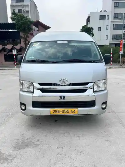 Toyota HIACE 2018 дизель серебристый