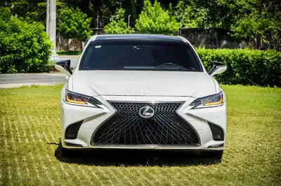 Lexus ES250 модель 2020 года Чрезвычайно красивый жемчужно-белый
