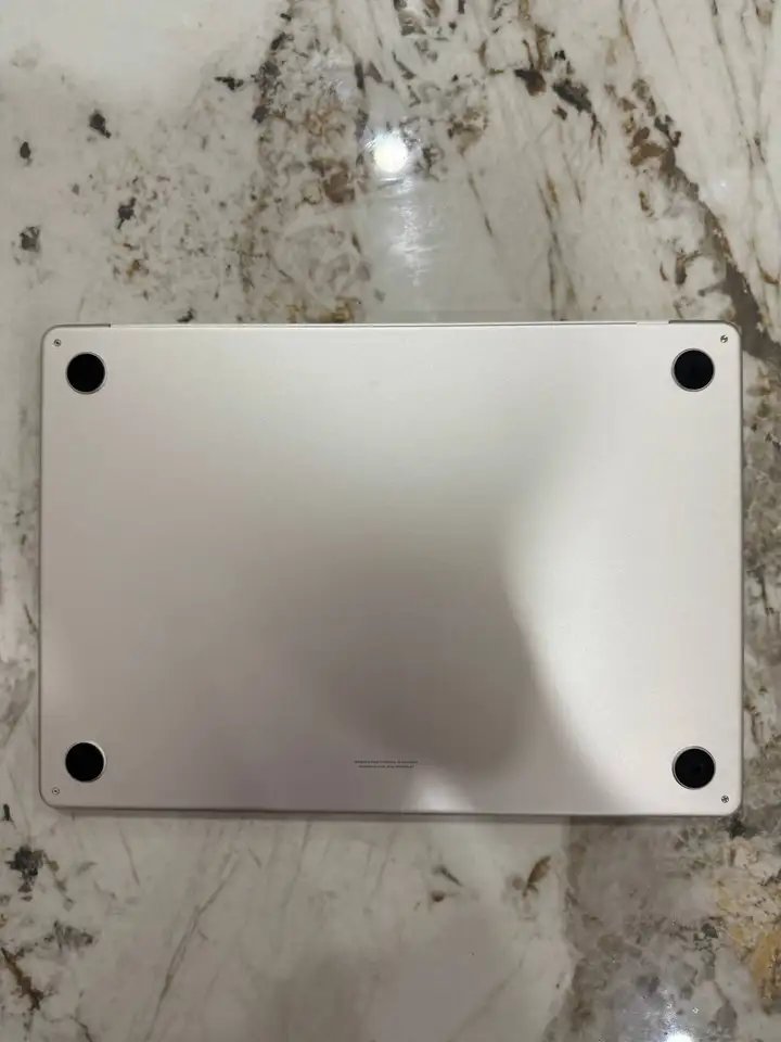 MacBook Air 15" M3 8/512 ГБ Starlight