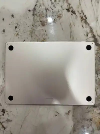 MacBook Air 15" M3 8/512 ГБ Starlight