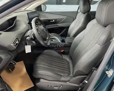 Peugeot 3008 Premium 2024 Синий 13 000 км
