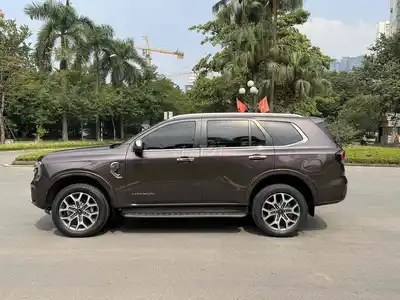 Ford Everest Titanium 4x4 2023 коричневый 110 тыс. км