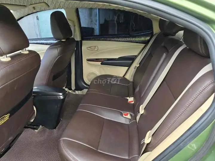 Toyota Vios зеленый 5 мест