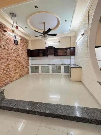 Чистый дом в тихом районе, 5х10м, 4 спальни, 4 санузла