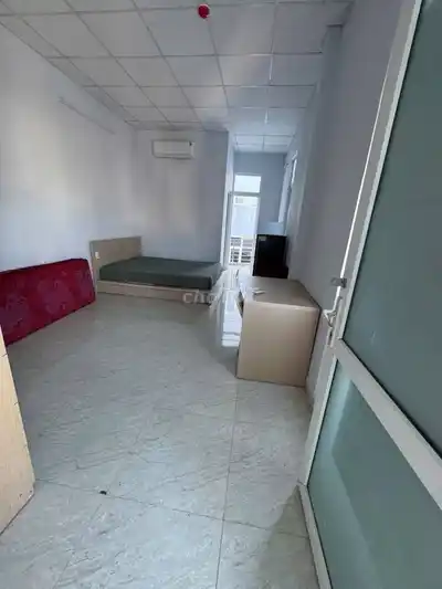 Комната с балконом рядом с Индустриально-педагогическим ун-томом, 5.2 млн